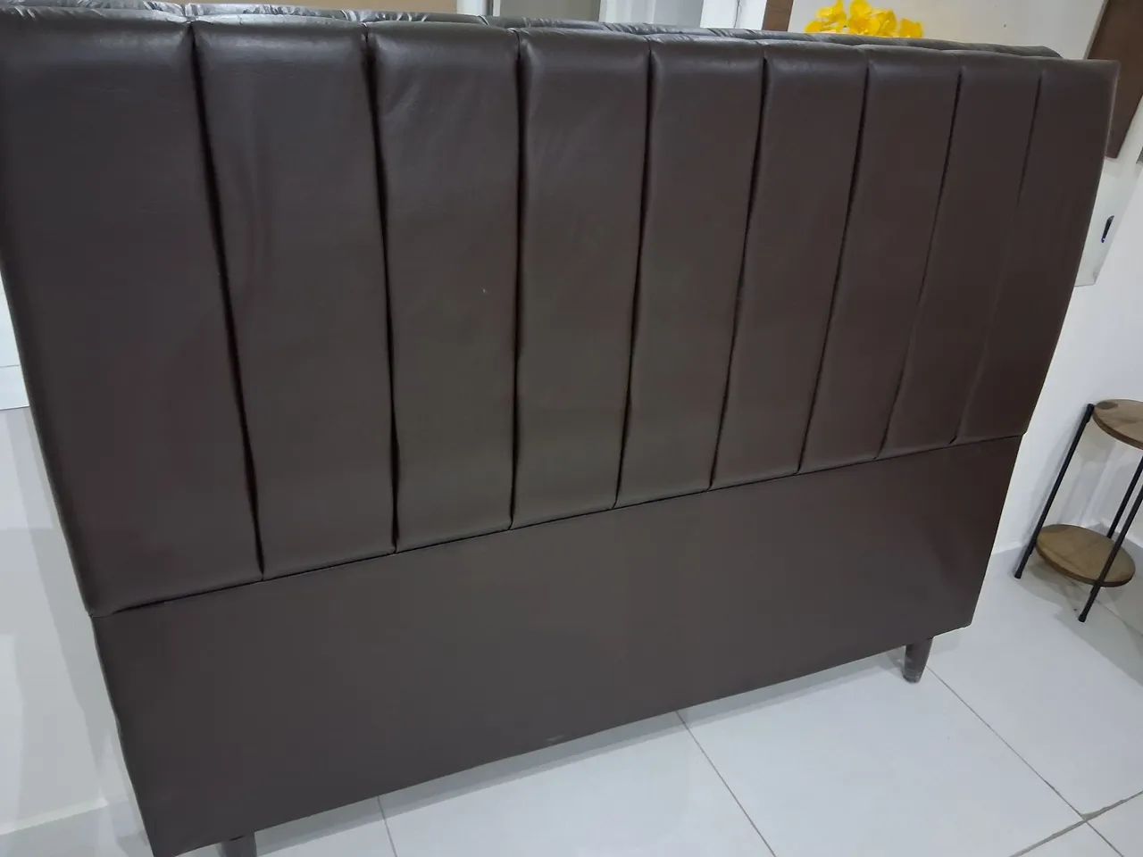 Cabeceira queen size Corino marrom