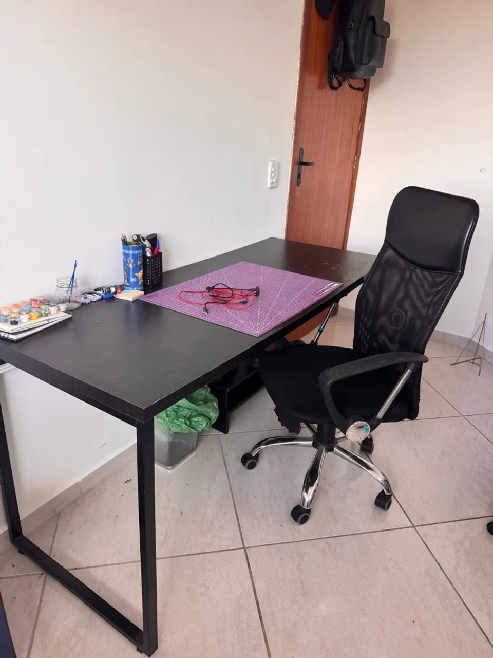 Mesa e cadeira