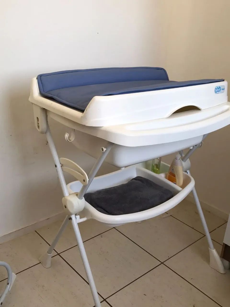 Carrinho de bebê, bebê conforto e banheira com base  - Foto 4