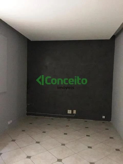 EM ÓTIMA LOCALIZAÇÃO, PRÓXIMA AO COMÉRCIO DO BAIRRO. - Foto 2