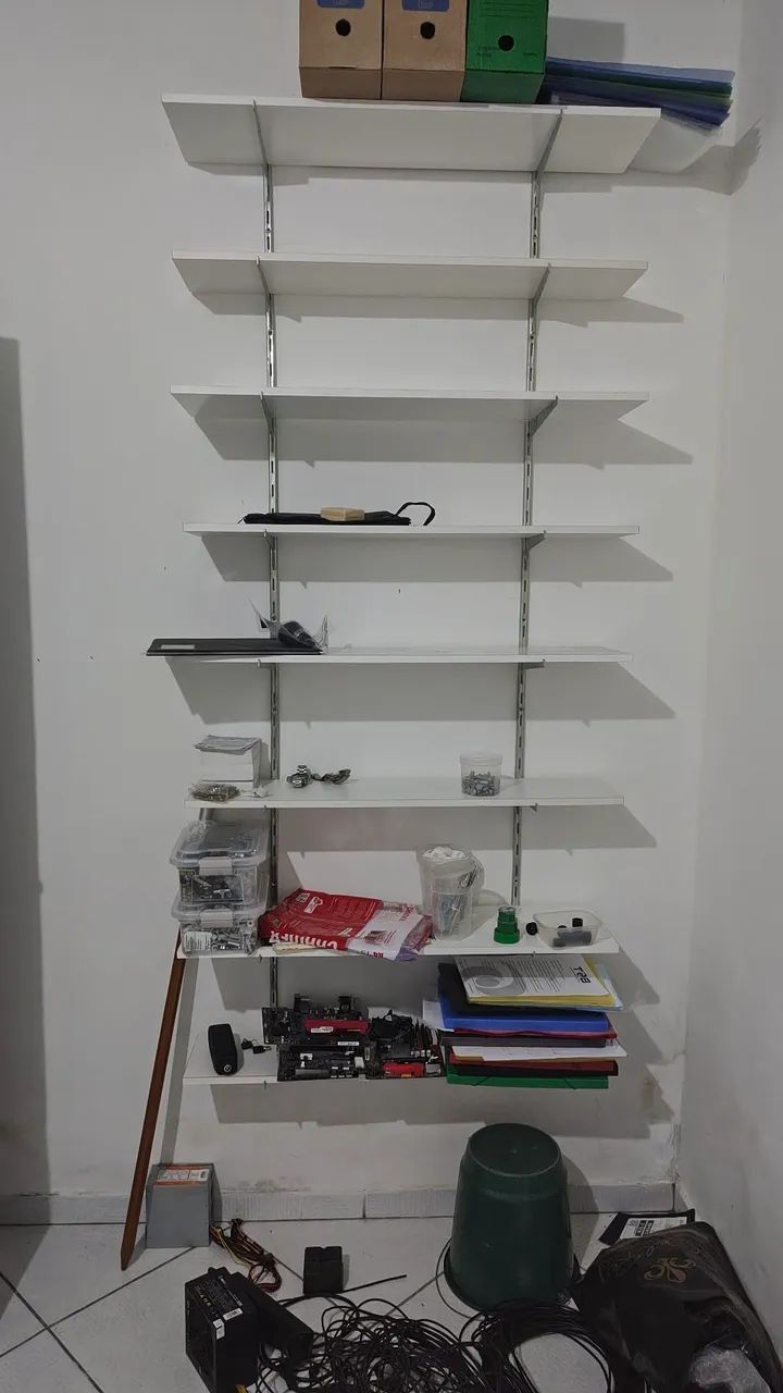 Estante parede com prateleiras