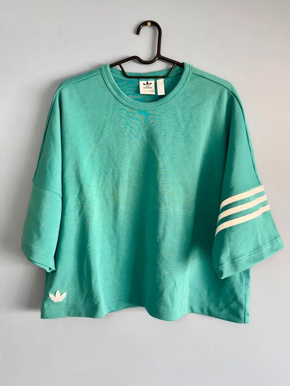 Camiseta cropped Adidas Neuclassic Tee TAM G - Roupas - Barreiros