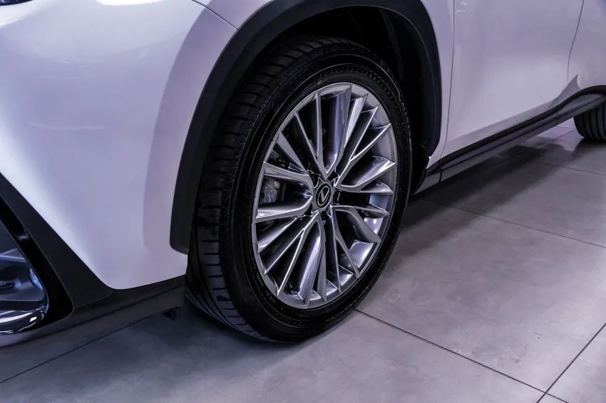 Lexus NX-350h Luxury 2.5 16V Aut. (hybrid), foto 2 de 19