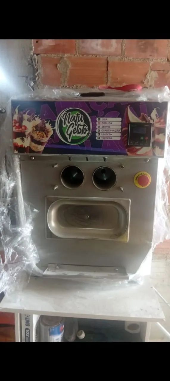 Máquina de sorvete 3 bicos funcionando perfeitamente 