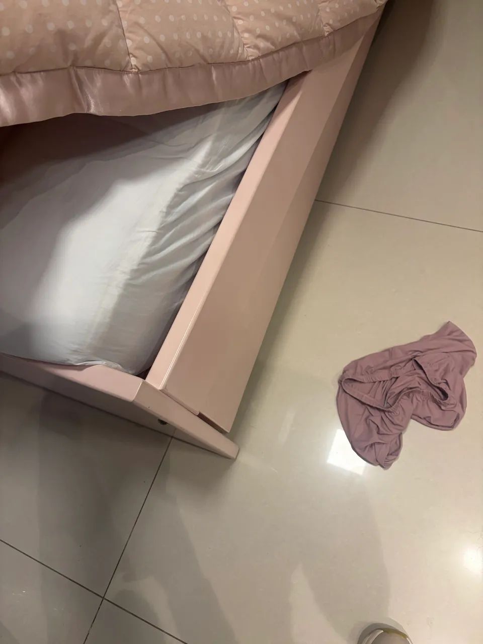 Cama de solteiro captone