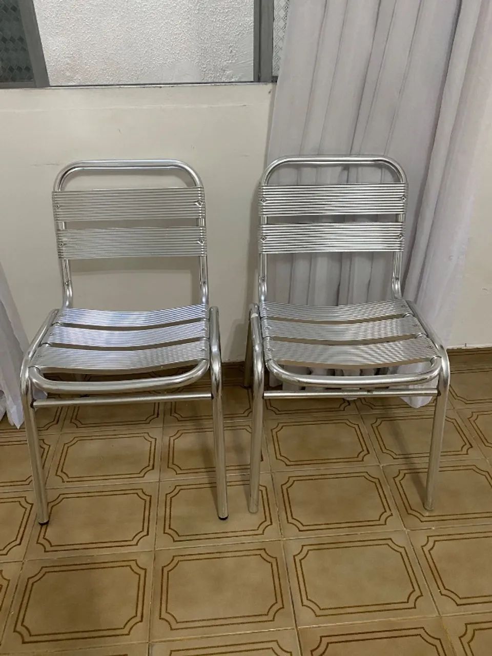 2 cadeiras de alumínio 50 cada uma