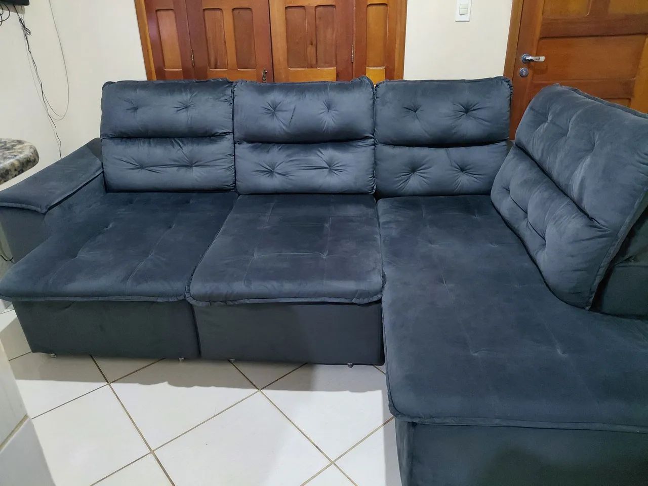 Selling this new sofa422082144518819840