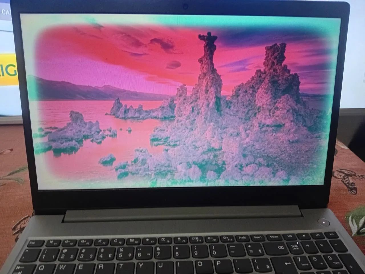 Notebook Lenovo com a tela verde  - Foto 4