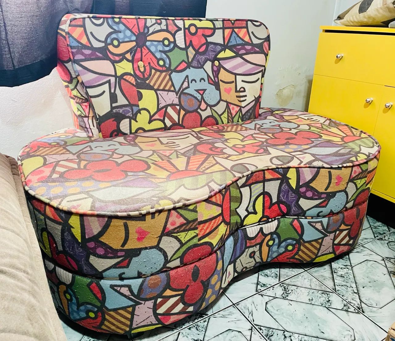 Sofá Romero Britto estilo Feijão 2 Lugares - Foto 2