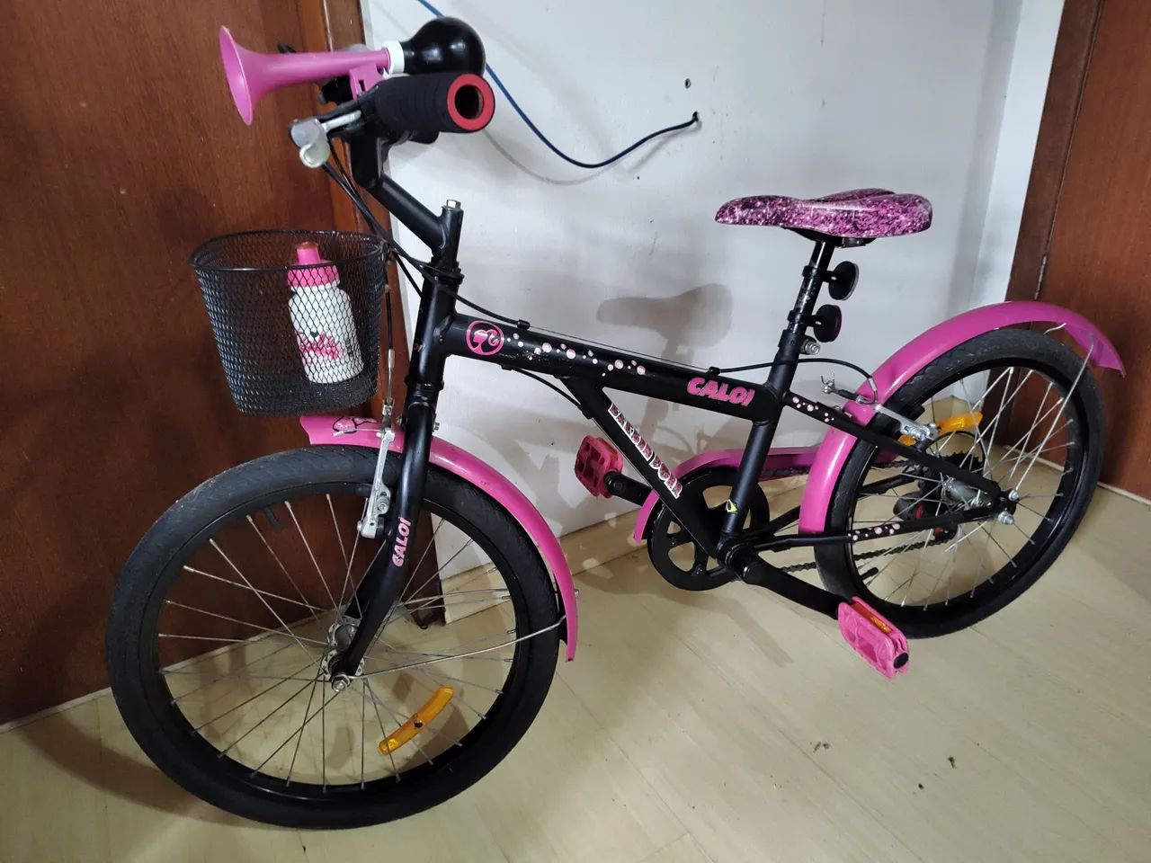 Bicicleta Caloi Barbie 7 marchas aro 20 - Foto 3
