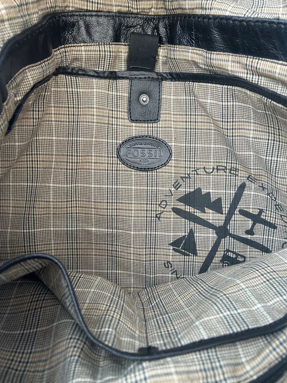 bolsa carteiro fossil couro preta  - Foto 4