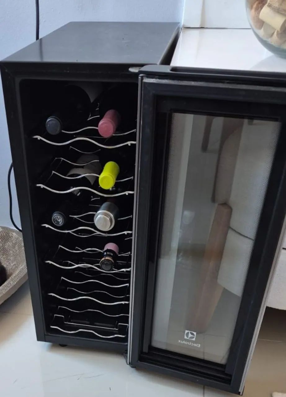Adega Electrolux 12 Garrafas com Led - Foto 4