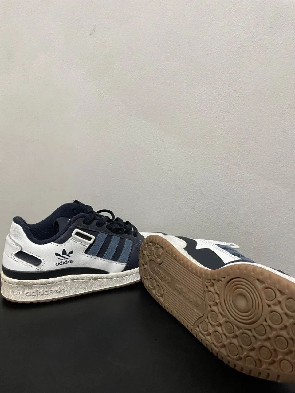 Tenis Adidas Azul e branco  - Foto 4