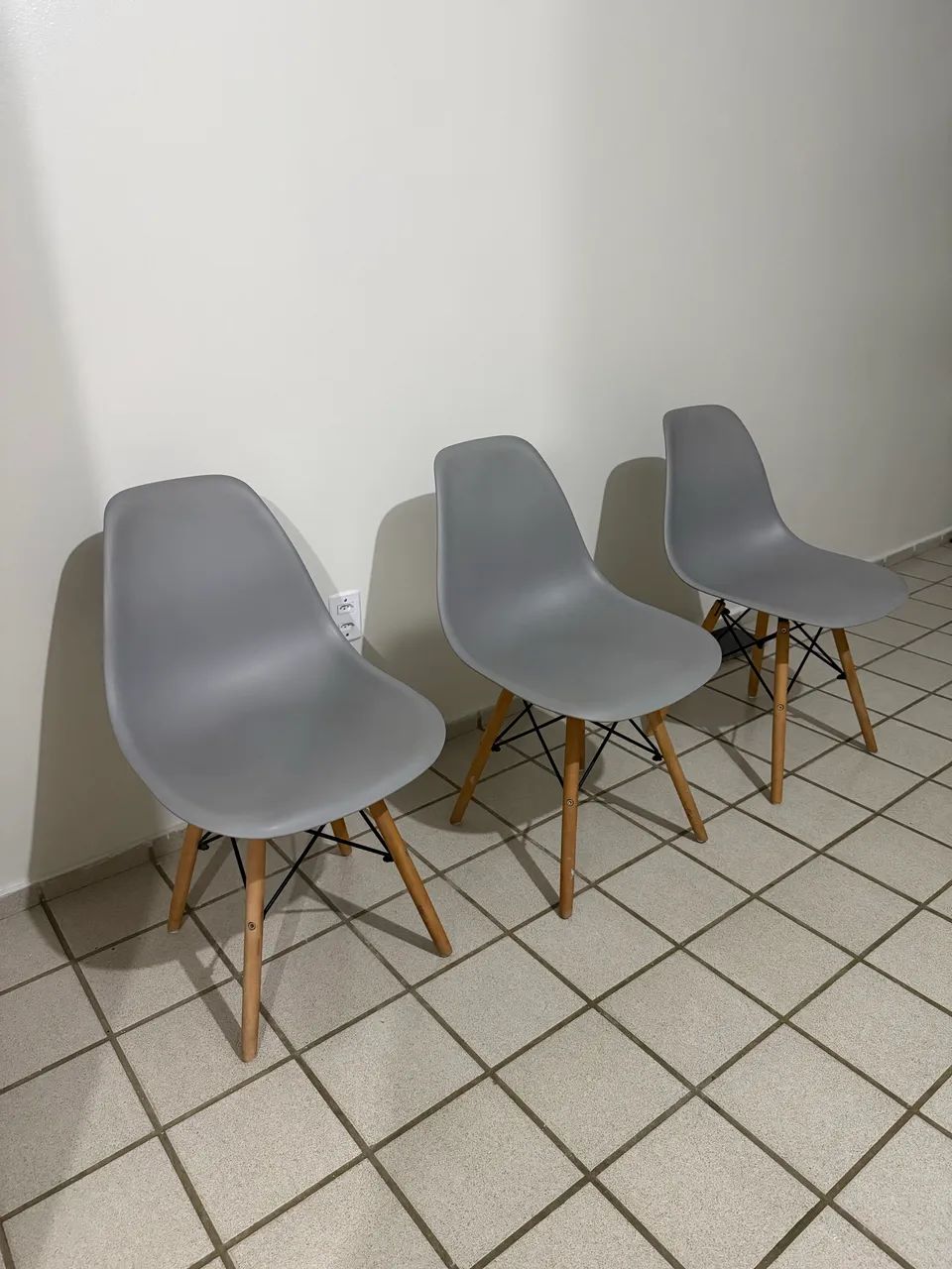 3 cadeiras Charles Eames Eiffel