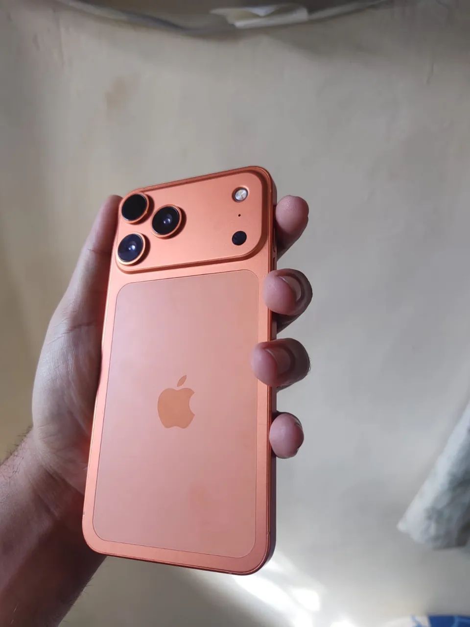 iPhone XS Max na carcaça do 17 Pro Max - Celulares e Smartphones