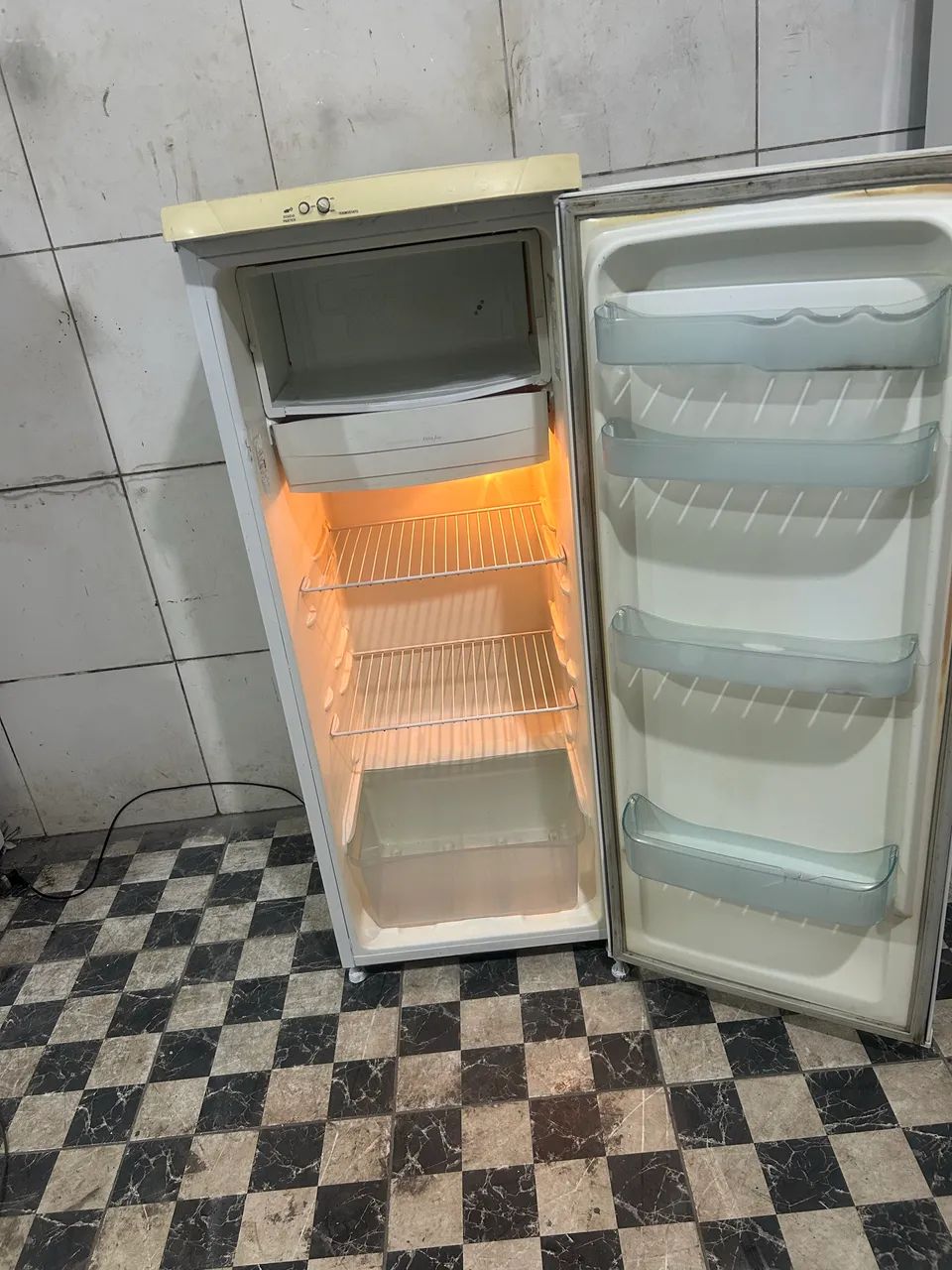 Geladeira Electrolux comum  - Foto 2