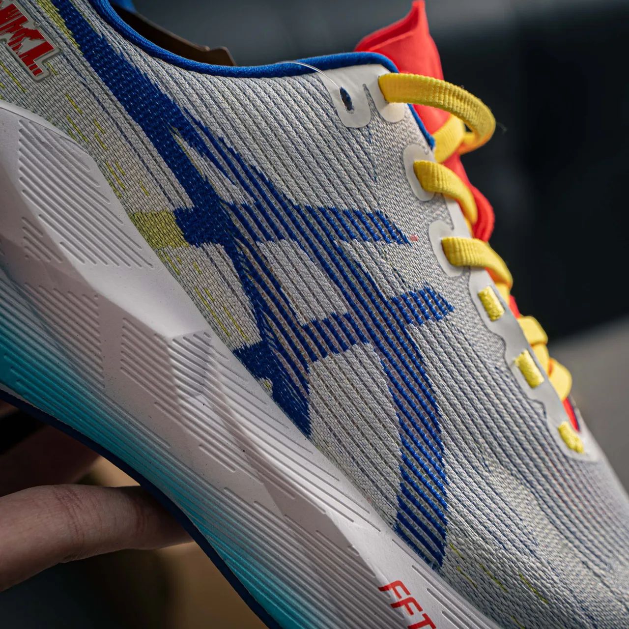Tênis Asics Novablast 6 - Foto 3
