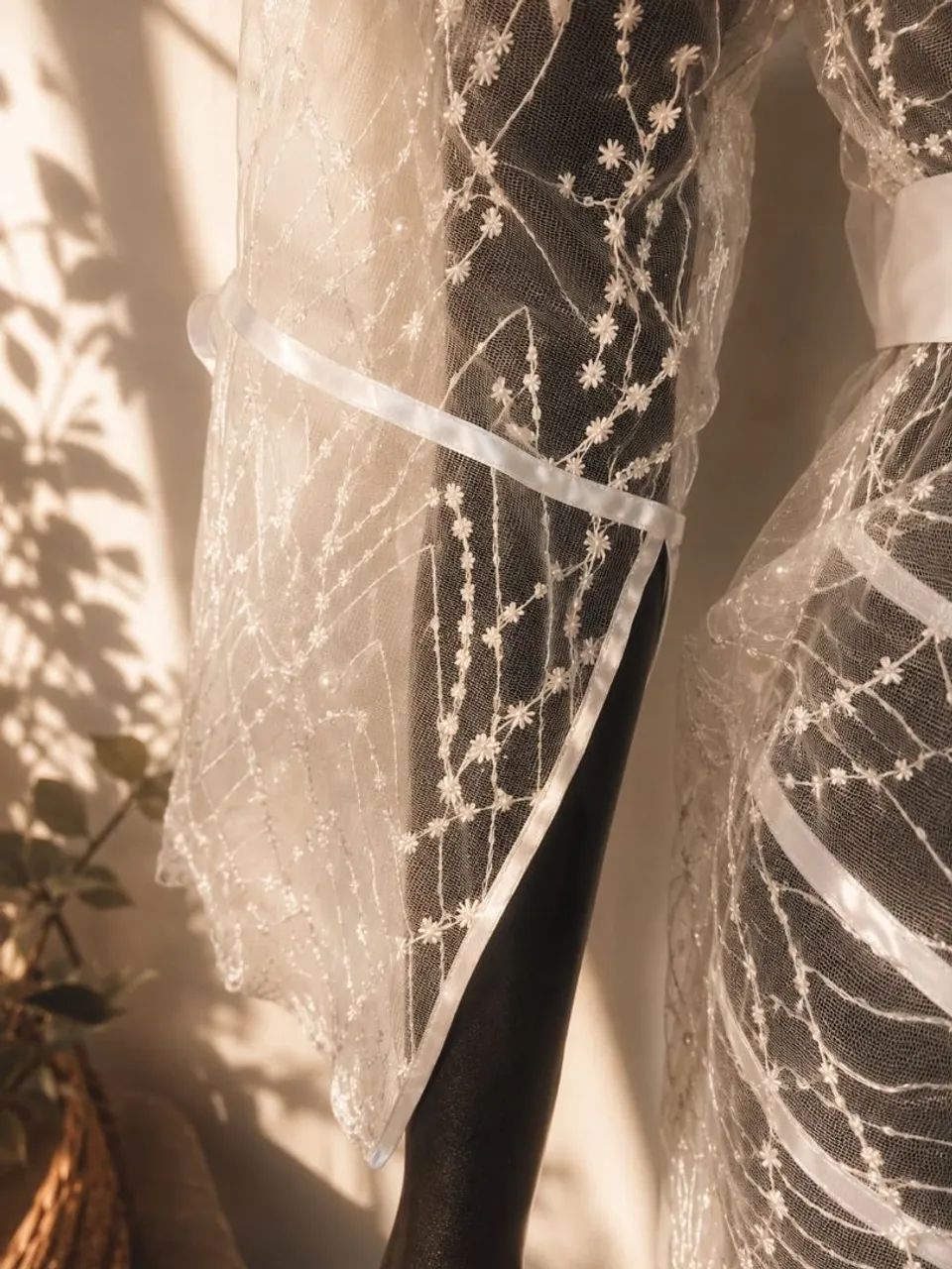 Conjunto Noiva de Lua 3 peças em Tule e Renda - branca com tiras e Robe  - Foto 5