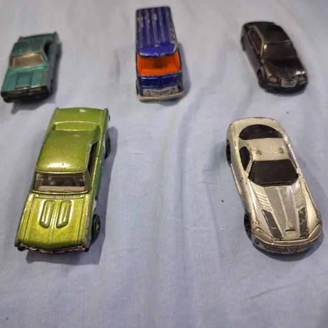 Lote 5 carrinhos Hot Wheels/Maisto