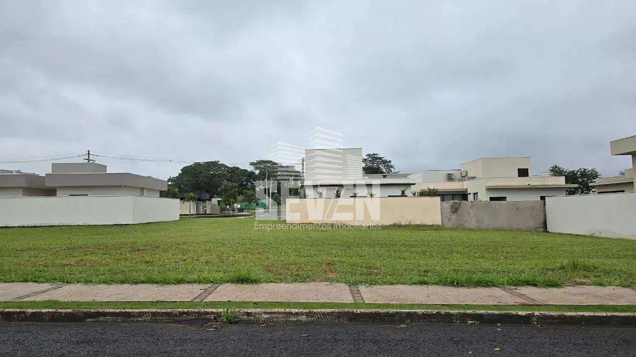 Terreno com 308 m² no Villa de León 1  Plano e Bem Localizado