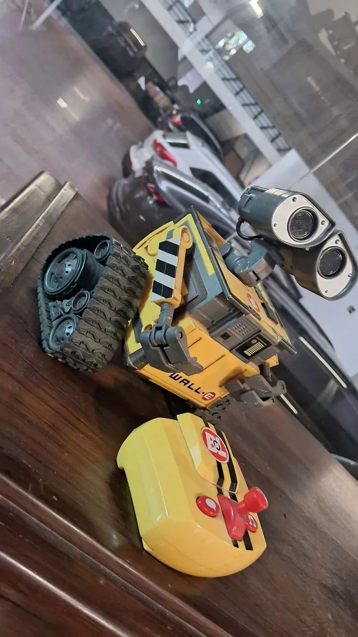 Robô WALL-E da Disney e Pixar não esta funcionando  - Foto 4