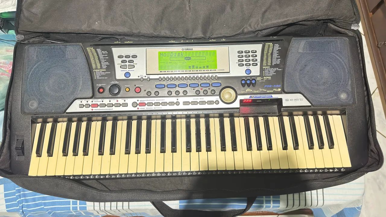 Teclado Yamaha PSR540 com usb