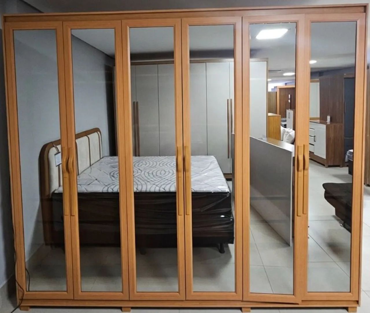 Guarda roupa de casal espelhado com led 2,70m - Foto 3