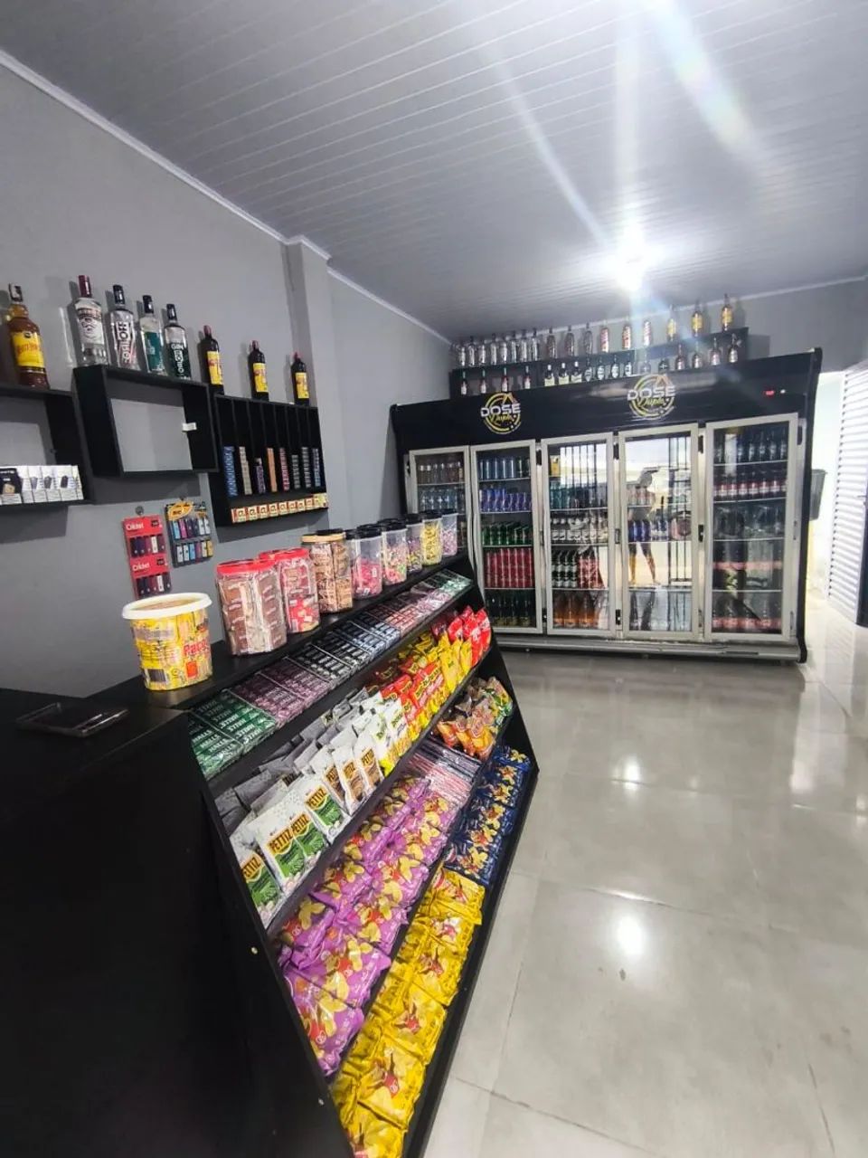 Vendo expositor de 5 portas funcionando perfeitamente 