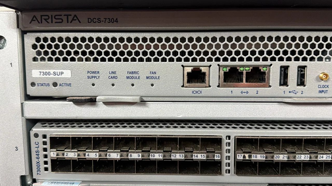 Switch Chassi Arista DCS 7304  - Foto 3