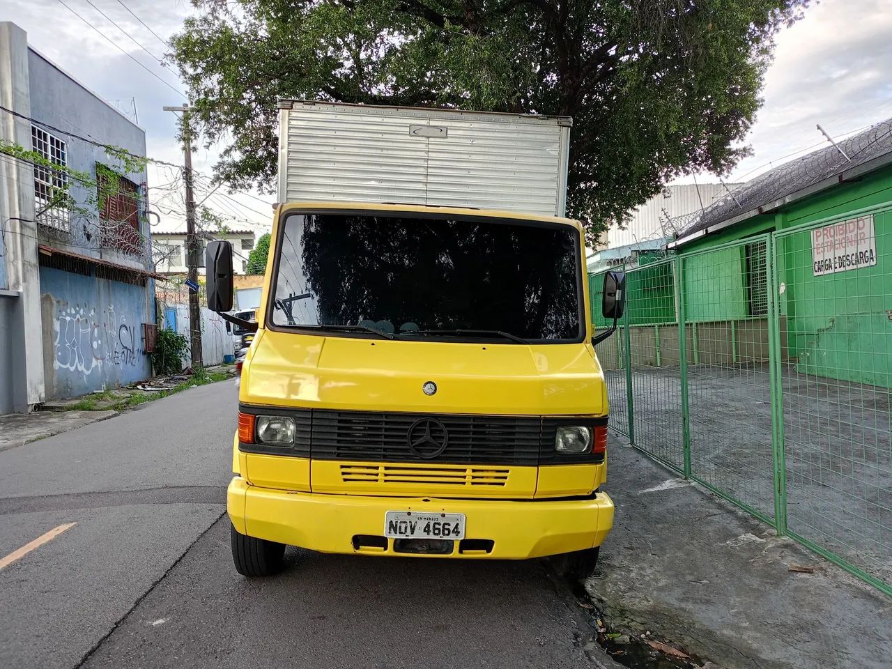 Caminhão 710 plus