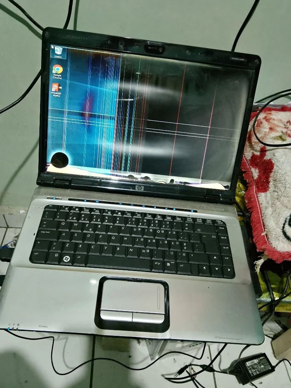 Vendo esse notebook bom pra técnico ou mandar ajeitar  - Foto 2