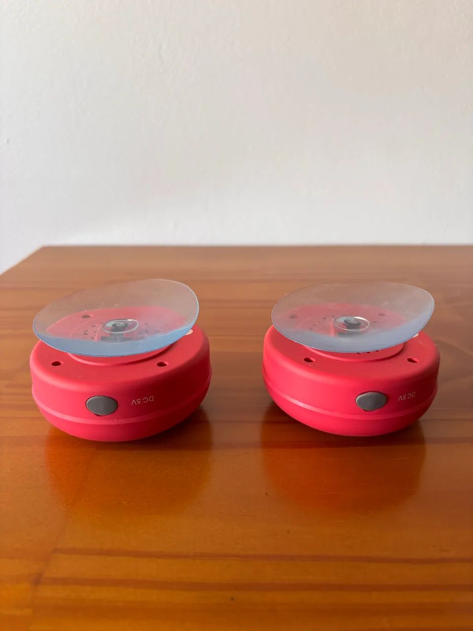 Kit com 2 Caixinhas de Som Bluetooth com Ventosa - Resistentes à Água - Foto 4