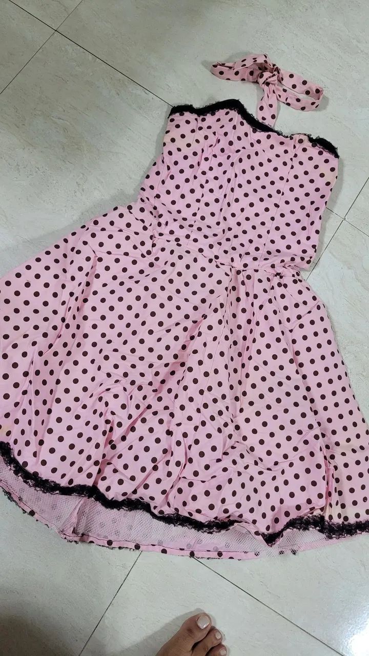 Vendo vestido de bolinha rosa com bolas marrom - Foto 2