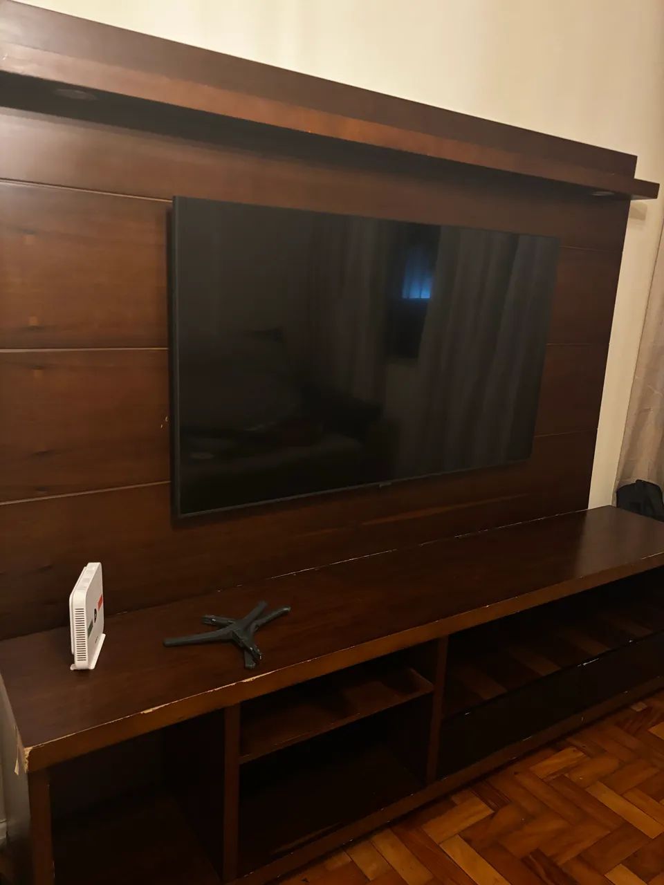Painel e rack madeira 