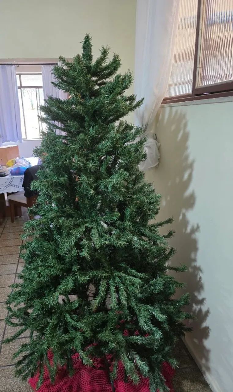 Árvore de Natal Artificial 2,10m - Bem Conservada