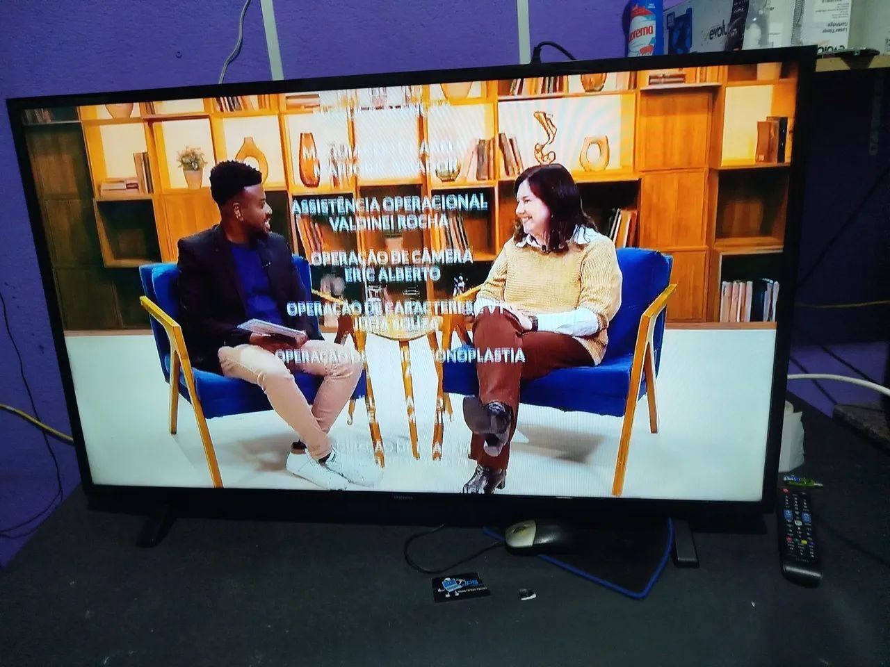 TV Smart 48 polegadas completo com pezinho e controle - Foto 2