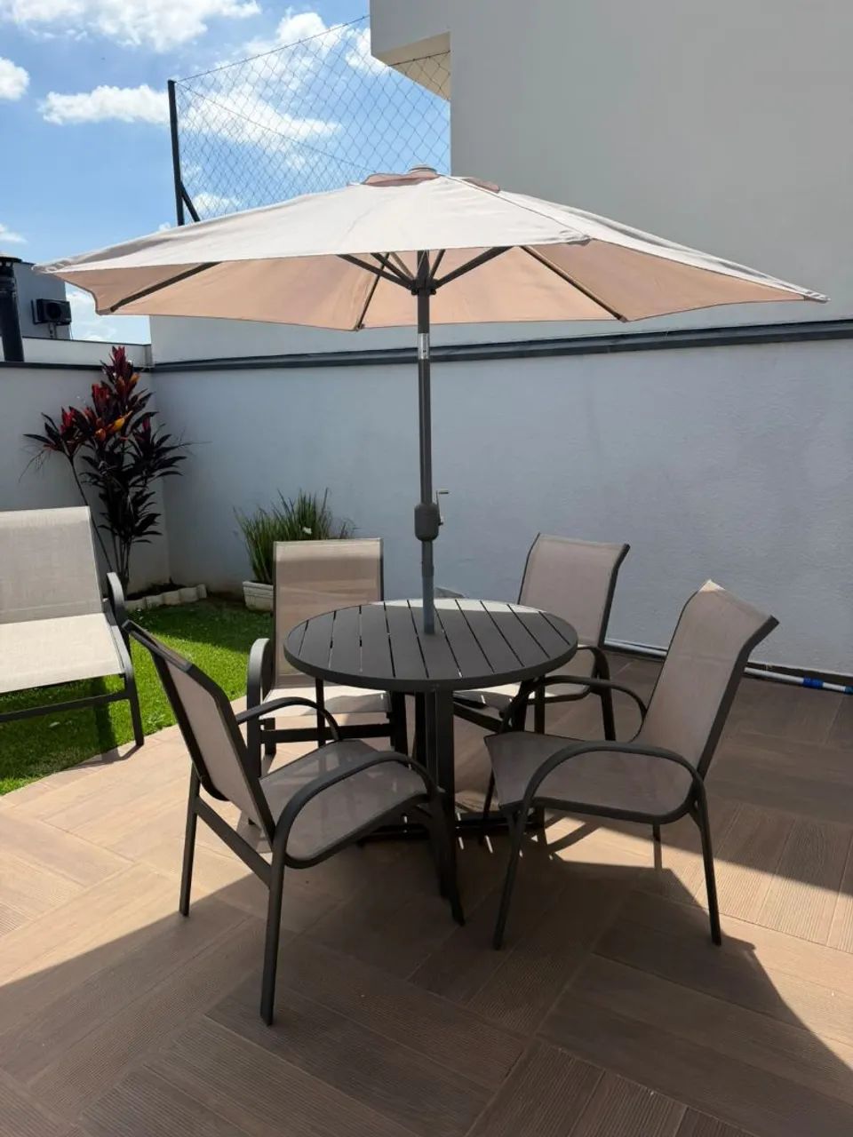 Conjunto de mesa de alumínio com ombrelone e 2 espreguiçadeira  - Foto 3
