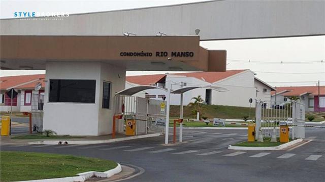 Casa no Condomínio Rio Manso com 03 dormitórios