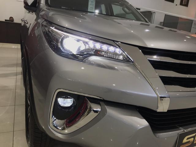 Toyota SW4 SRX 7 lugares Diesel última unidade - Foto 4