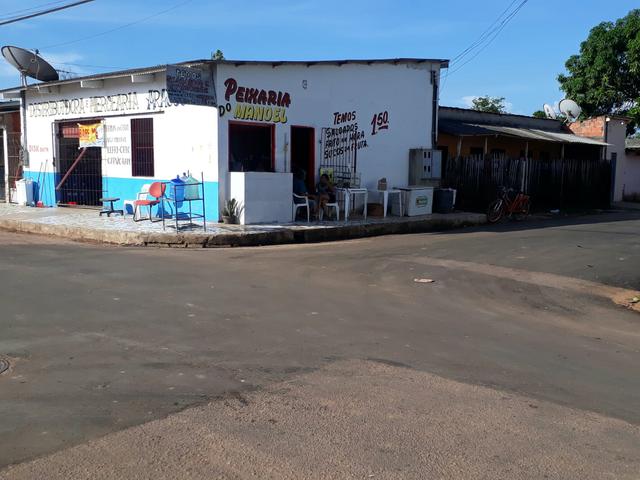 Ponto comercial e três apartamentos