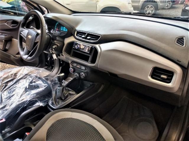 Gm - onix completo baixa km,1 dono,dh,ac,vte,air bag,dvd,estepe s/ uso,impecavel,placa a - Foto 12
