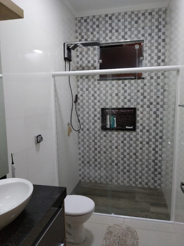 Jardim Ipê, casa com pé direito elevado, armários planejados e área gourmet com ofurô - Foto 6