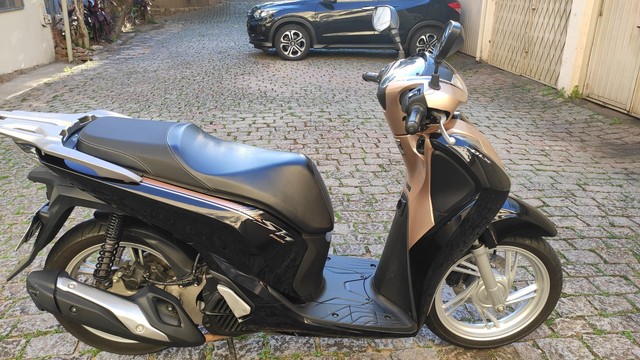 HONDA SH DLX IMPECÁVEL