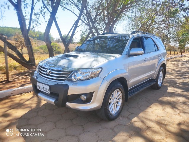 HILUX SW4 4X4 DIESEL 7 LUGARES