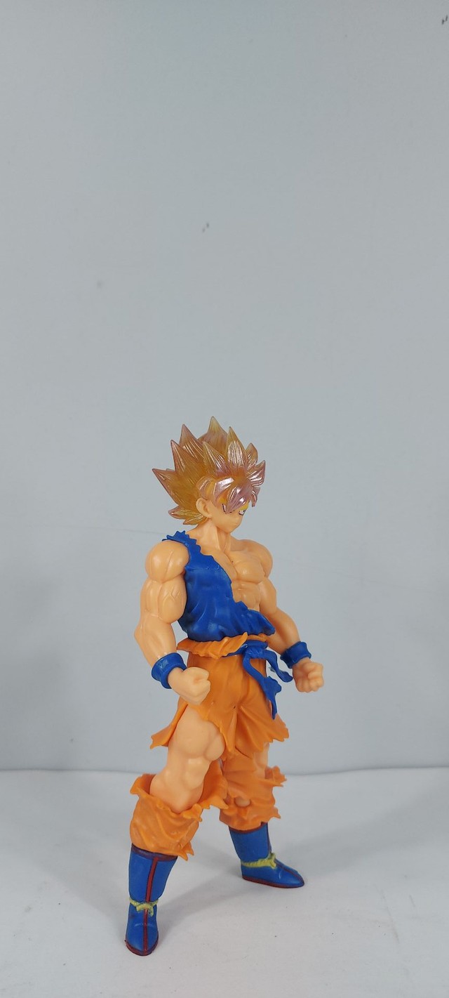 Boneco Dragon Ball Z - Goku Super Sayajin 1 - 20cm