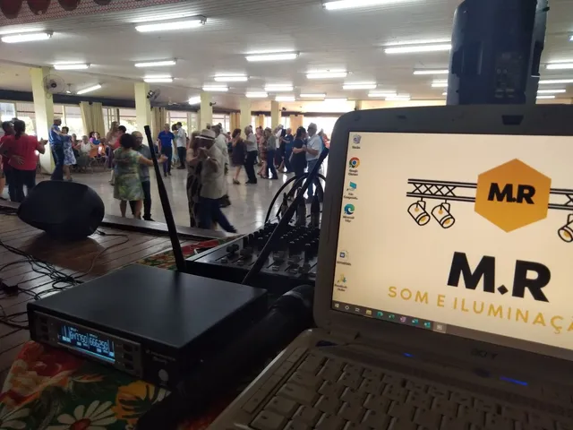 Aluguel de som , projetores e iluminação