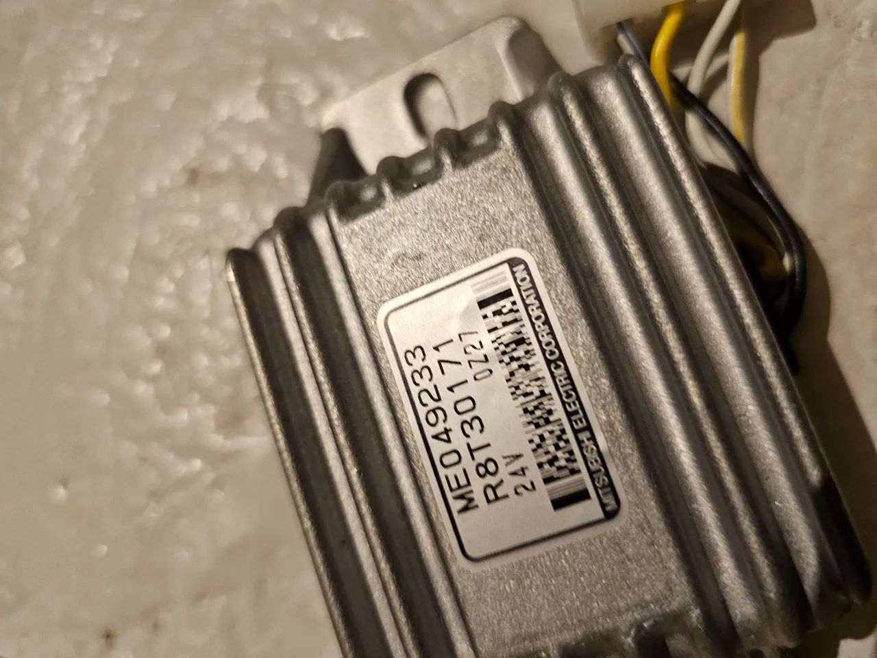 Escavadeira mitsubishi caterpillar rele segurança ME049233 - Foto 3