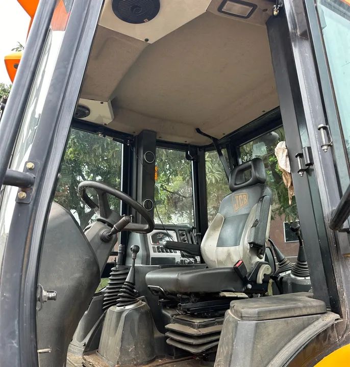 Retroescavadeira JCB 3CX 2019 4X4  - Foto 4
