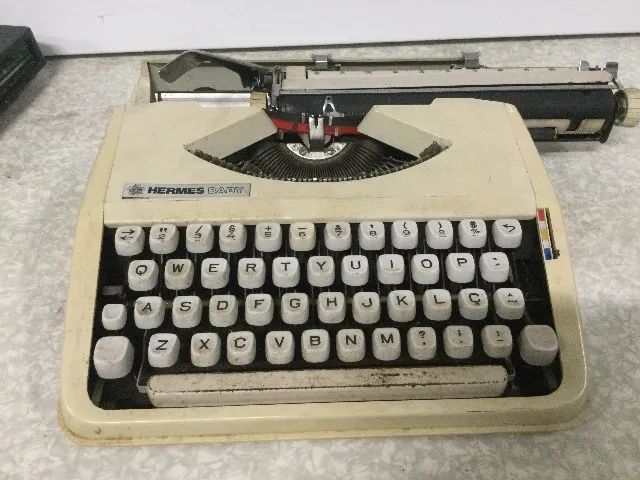 maquina de esquever antiga.
