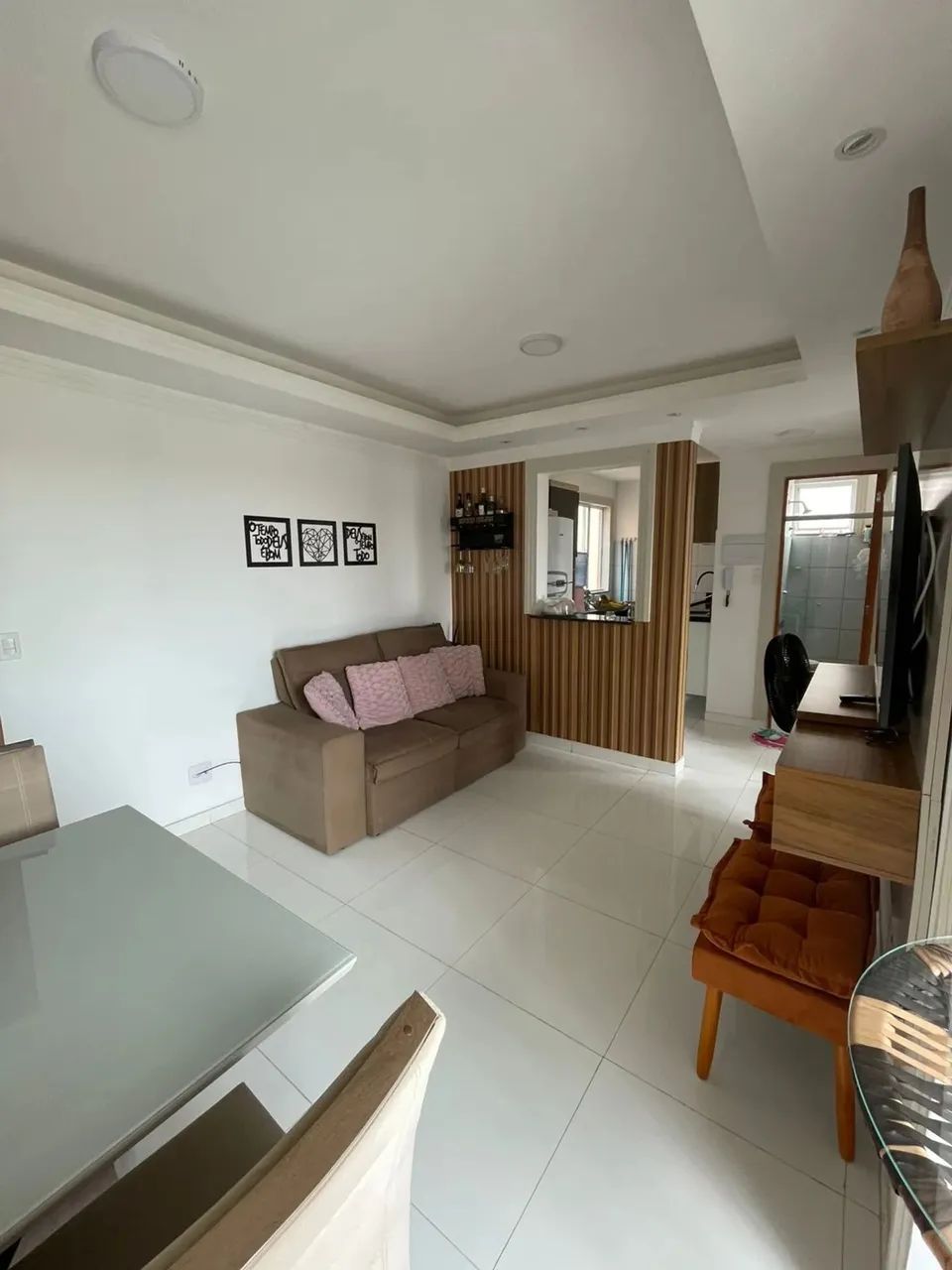 Alugo apartamento com projetados no turu